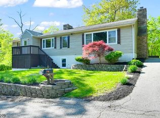 1 Norwood Rd, Hewitt, NJ 07421
