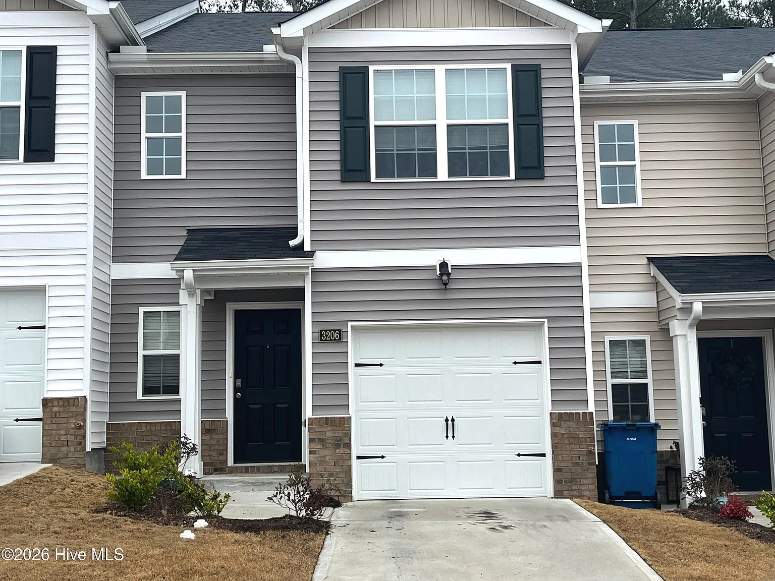 3 bed, 2.5 bath, 1418 sqft, $1,700 — Photo 1