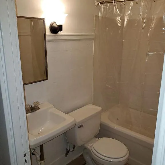 11 1/2 N Van Buren Ave #302 — Photo 6