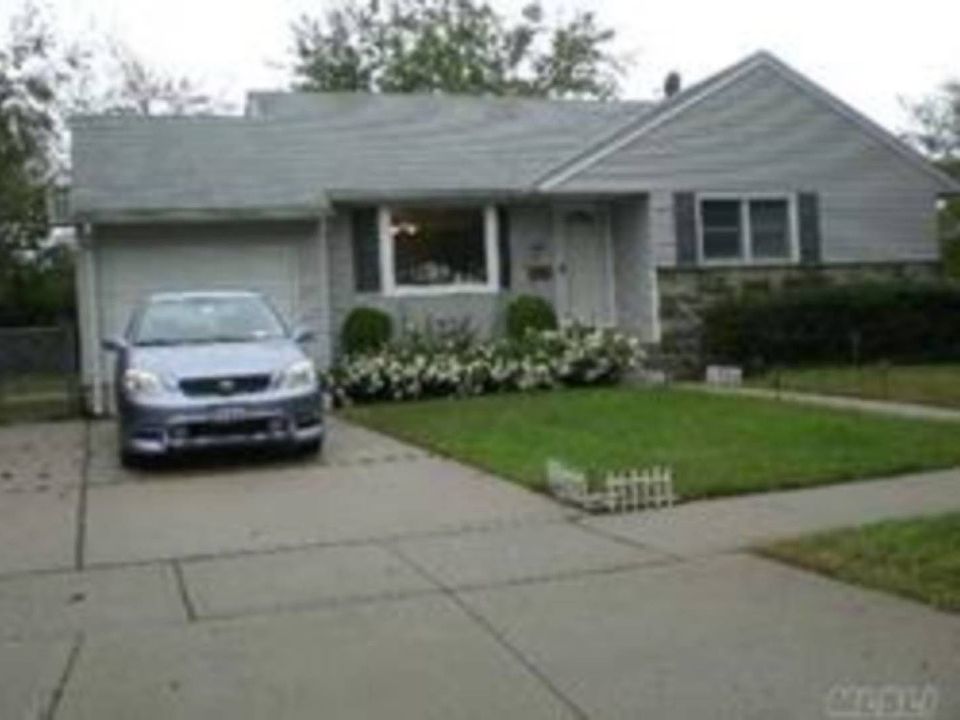 1st image of 10 Boundary Ave