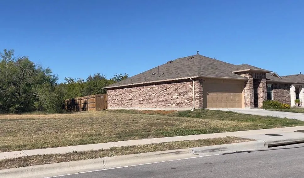 2216 Dickinson Ter — Photo 3