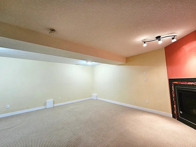 1383 Rutherford Rd SW — Photo 2