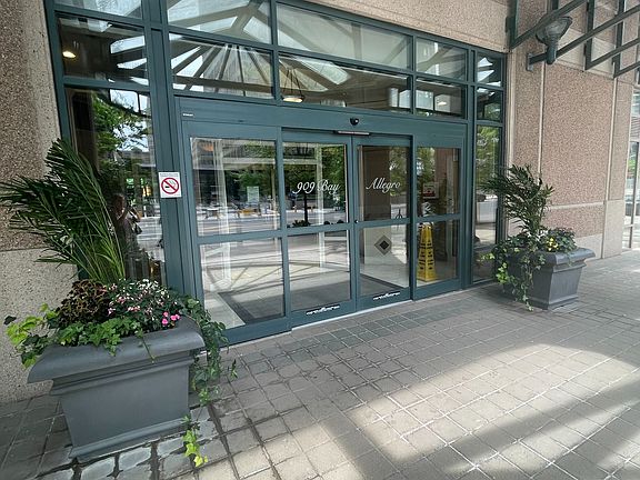 3rd image of 909 Bay St #2108