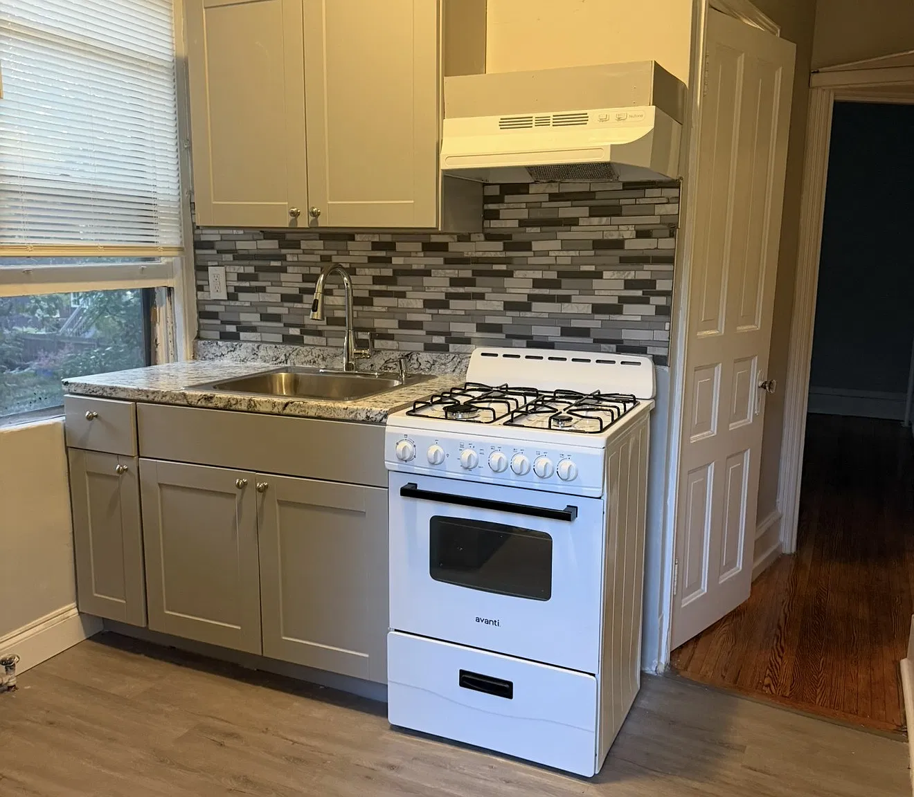 1 bed, $1,350 — Photo 3