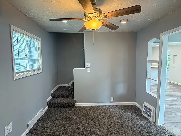 13814 Durkee Ave — Photo 4