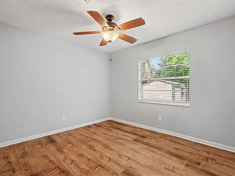 17703 Cranbrook Dr — Photo 19