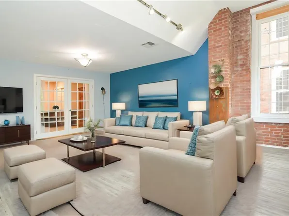 2 School St #222, Lincoln, RI 02802