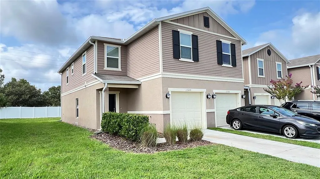3 bed, 2.5 bath, 1578 sqft, $1,900 — Photo 2