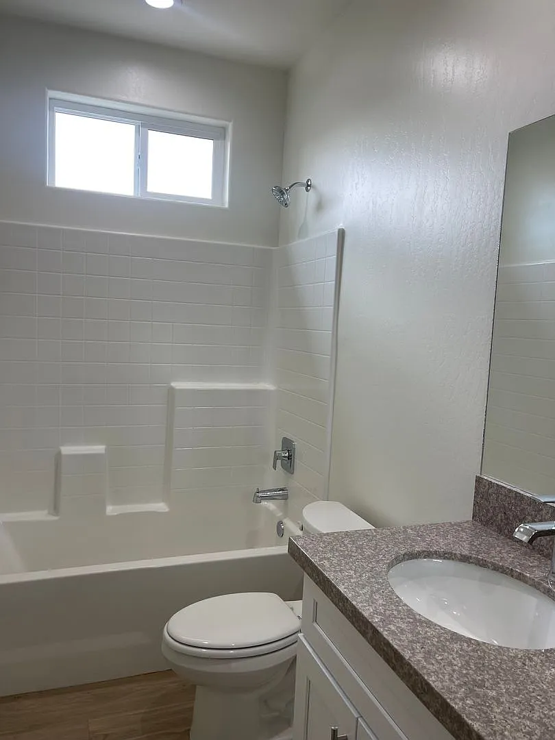 Brand New Apartment For Rent In Ne Bakersfield Near City In The Hills — Photo 3