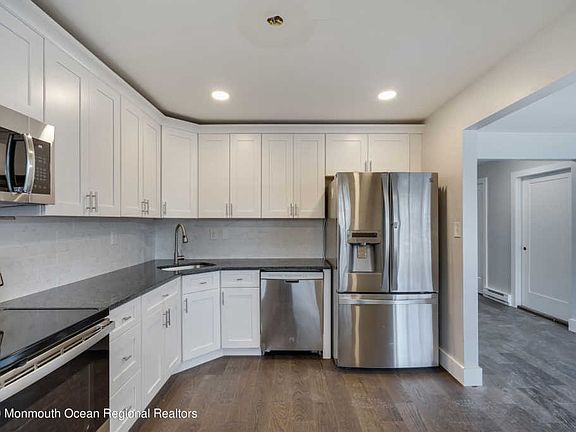 2nd image of 8B Buckingham Dr #1002