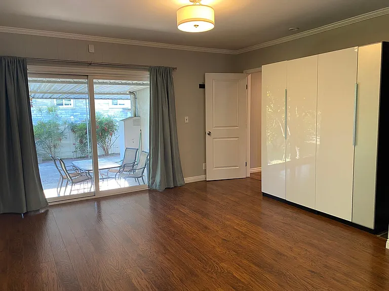 1610 Winona Ave — Photo 15