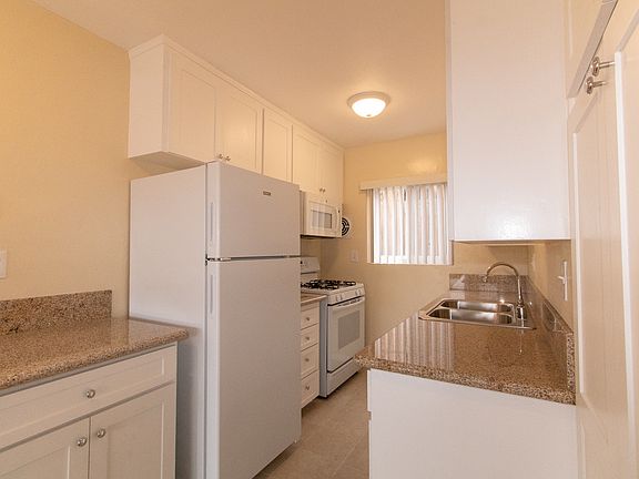 3rd image of 765 Agate St APT 2
