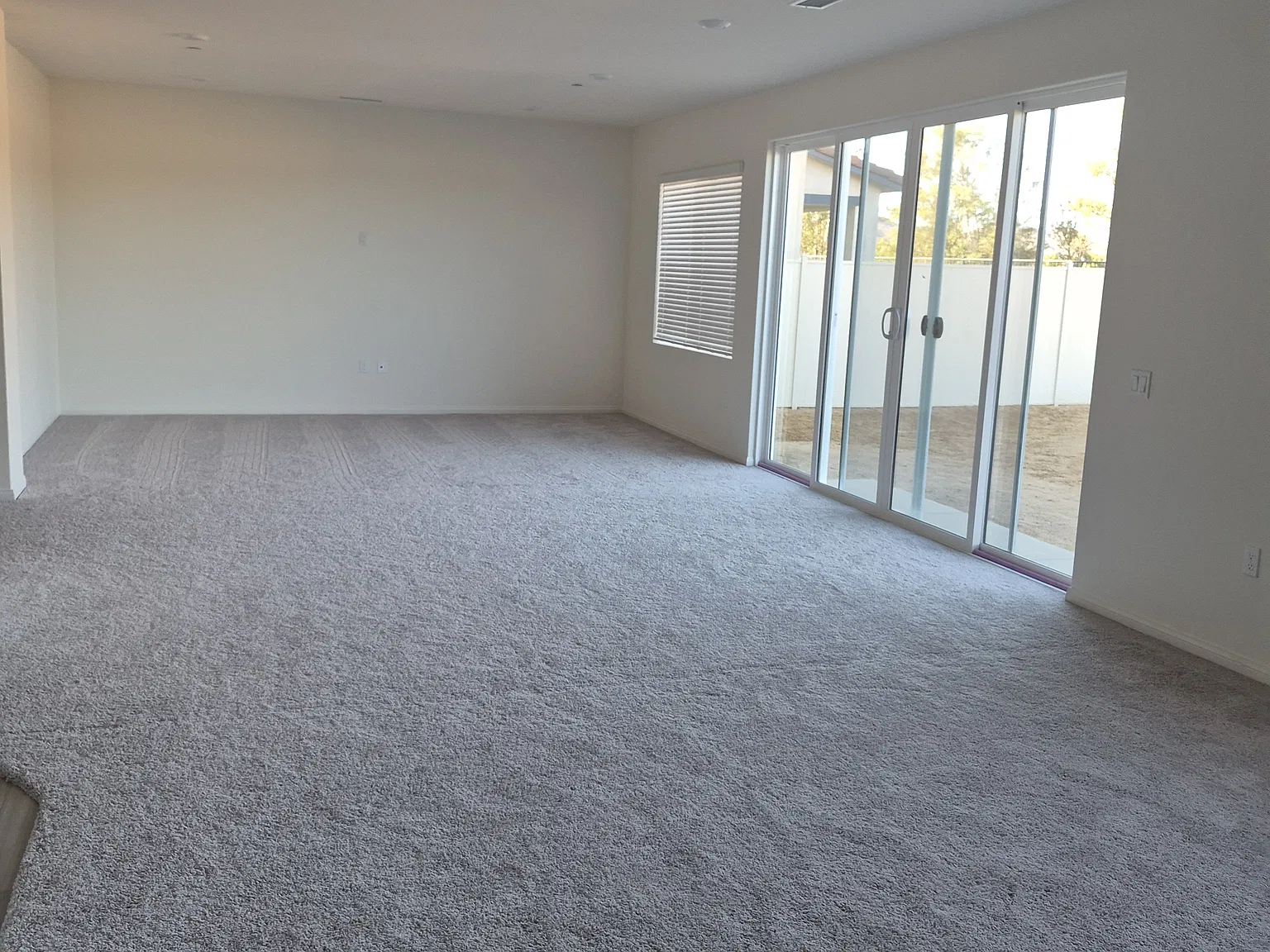 5 bed, 2874 sqft, $3,950 — Photo 3