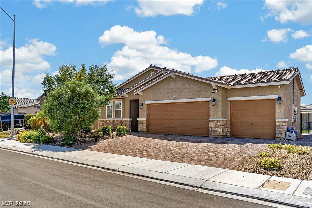 4 bed, 3.0 bath, 2032 sqft, $4,800 — Photo 2