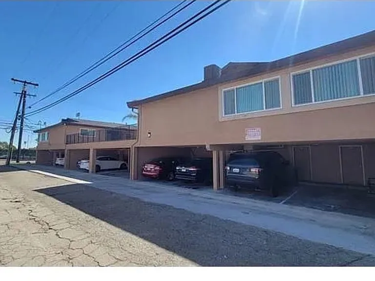811 Orchid Ct #L — Photo 8