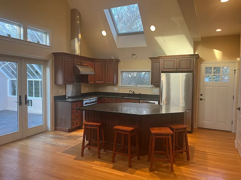 75 Wharf St — Photo 3