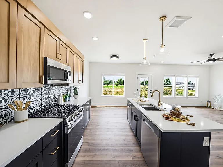 485 E River Ln — Photo 3