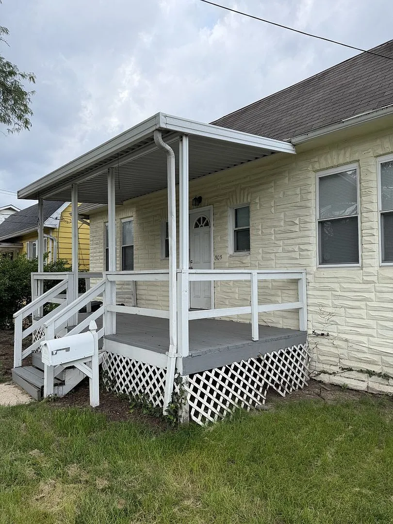 4 bed, 2.0 bath, $2,095 — Photo 2