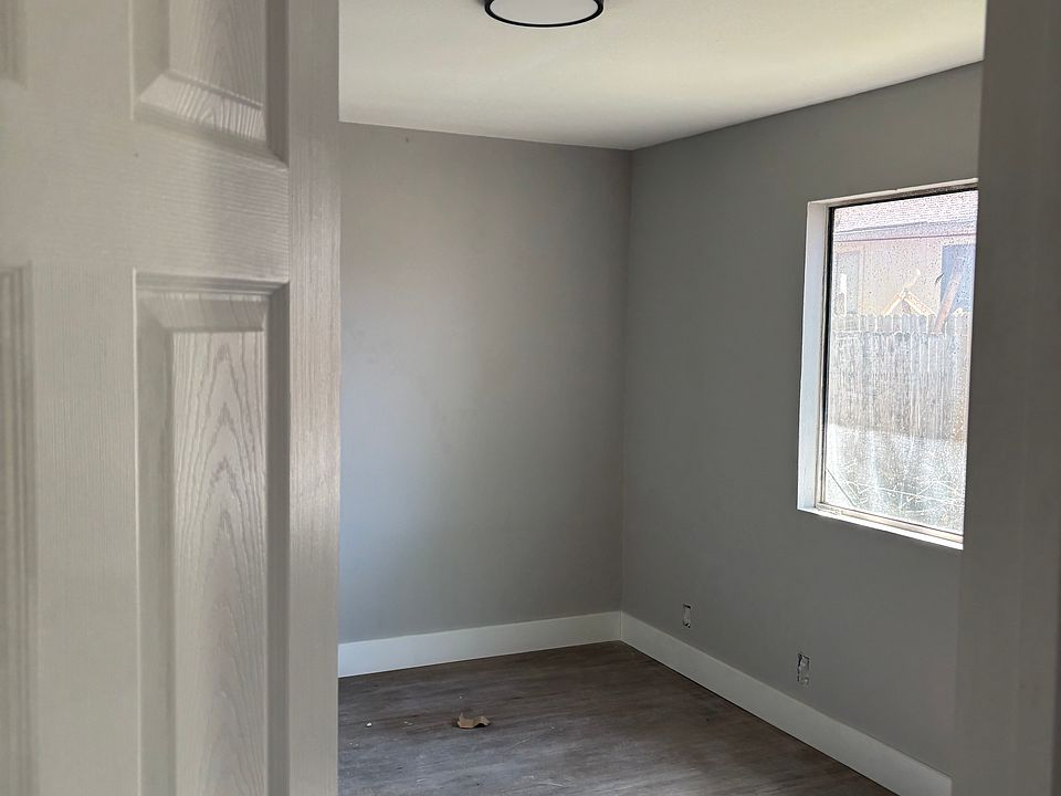2nd image of 605 Country Aire Dr #B