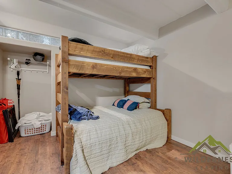 220 E La Bonte St #B — Photo 17