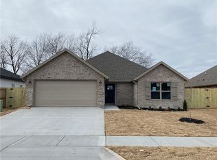 1111 Riverside Dr, Centerton, AR 72713