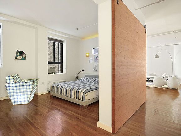 3rd image of 117 W 17th St APT 3C