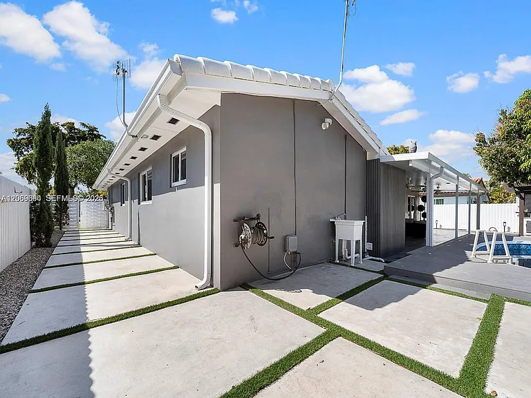 6951 Miami Lakeway S — Photo 44