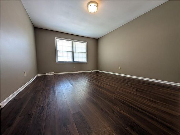 5th image of 8414 Travis Ln