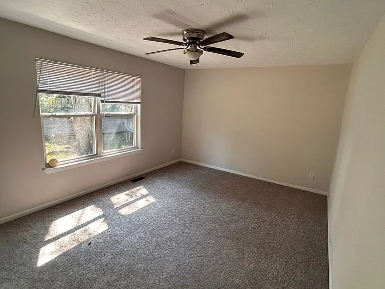 562 Covedale Ave — Photo 4