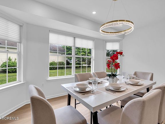 5th image of 23 Oakmont Road
