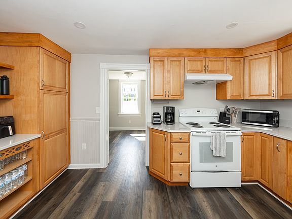 5th image of 435 Lake Ave
