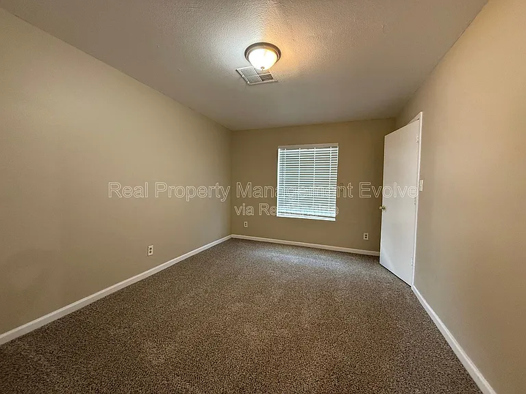 2950 E Mobile Ln — Photo 15