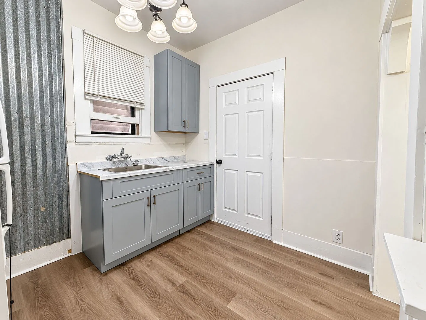 Charming 2-Bedroom Home Near Downtown San Antonio — Photo 2