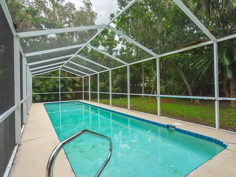 1010 Virginia Dr — Photo 33