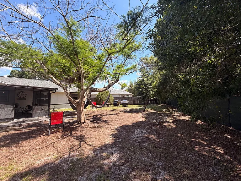 1902 SW Aladdin St — Photo 30