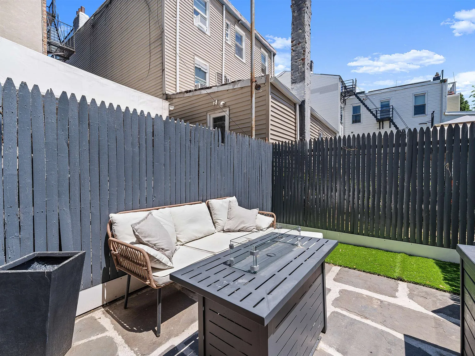 1 bed, 1.0 bath, $2,400 — Photo 1