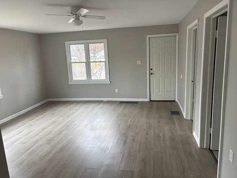 263 Koch St — Photo 9