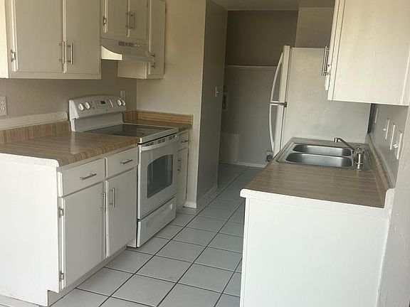 3rd image of 10907 Bob Stone Dr APT C