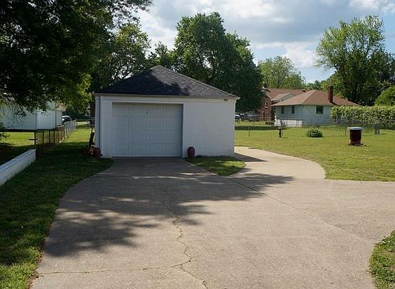 2nd image of 21500 Warren Ave