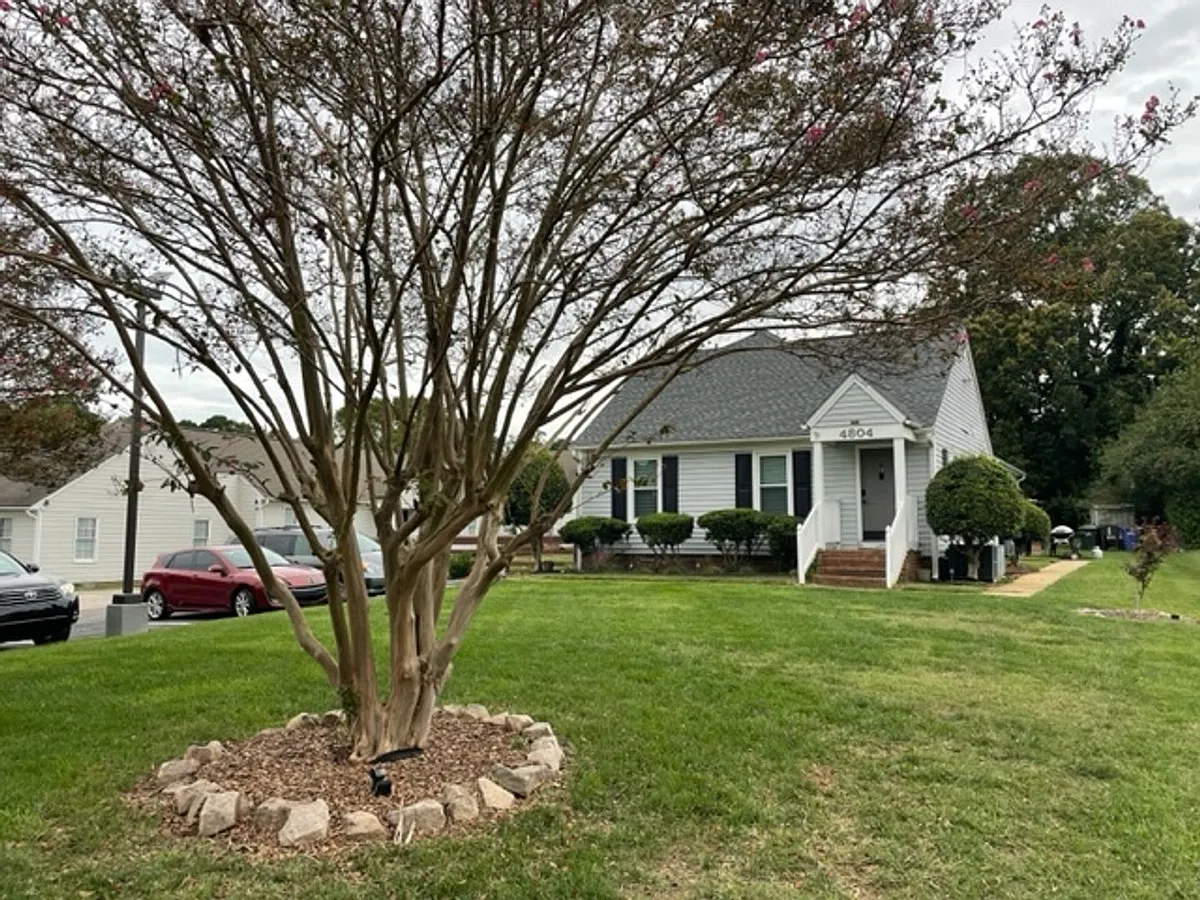 Building Photo - 4804 Hoyle Dr #A
