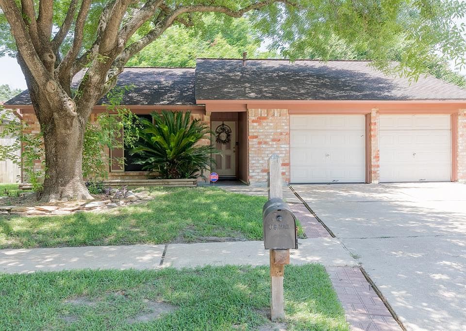 Tree Lined street in Katy. Wide and long driveway great for a multiple car family.