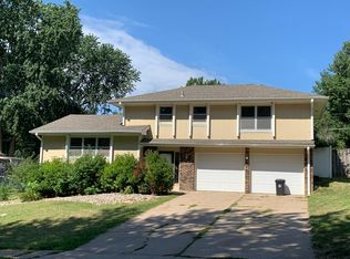 1310 S 166th St, Omaha, NE 68130