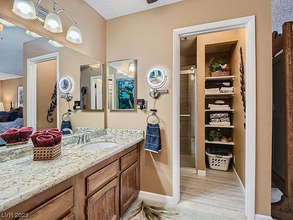 5th image of 3235 Dawnflower St #4