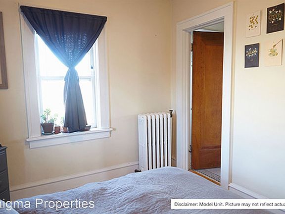 4th image of 1808 E Olive St #12