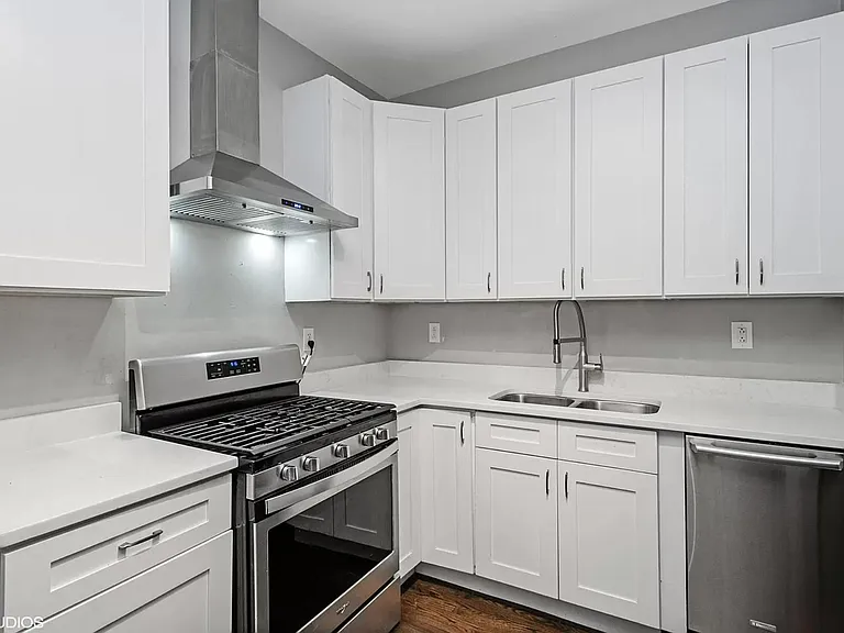 2245 N Sawyer Ave #2 — Photo 7