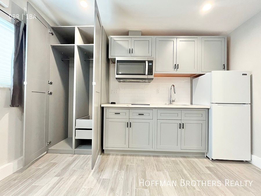 1st image of 343 N Mansfield Ave #B