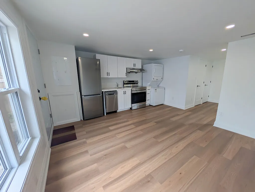 401 Navy Street - 3 — Photo 4