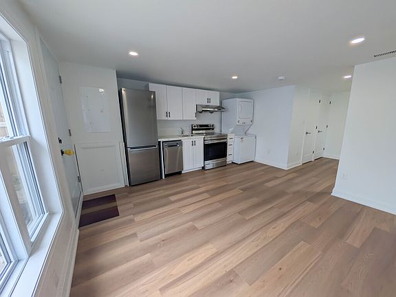 4th image of 401 Navy St #3