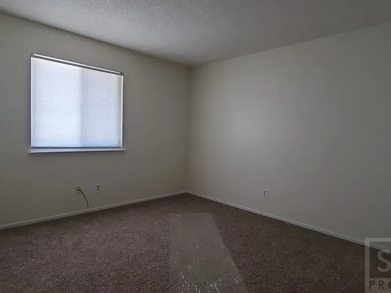 812 Emerald Ct — Photo 16