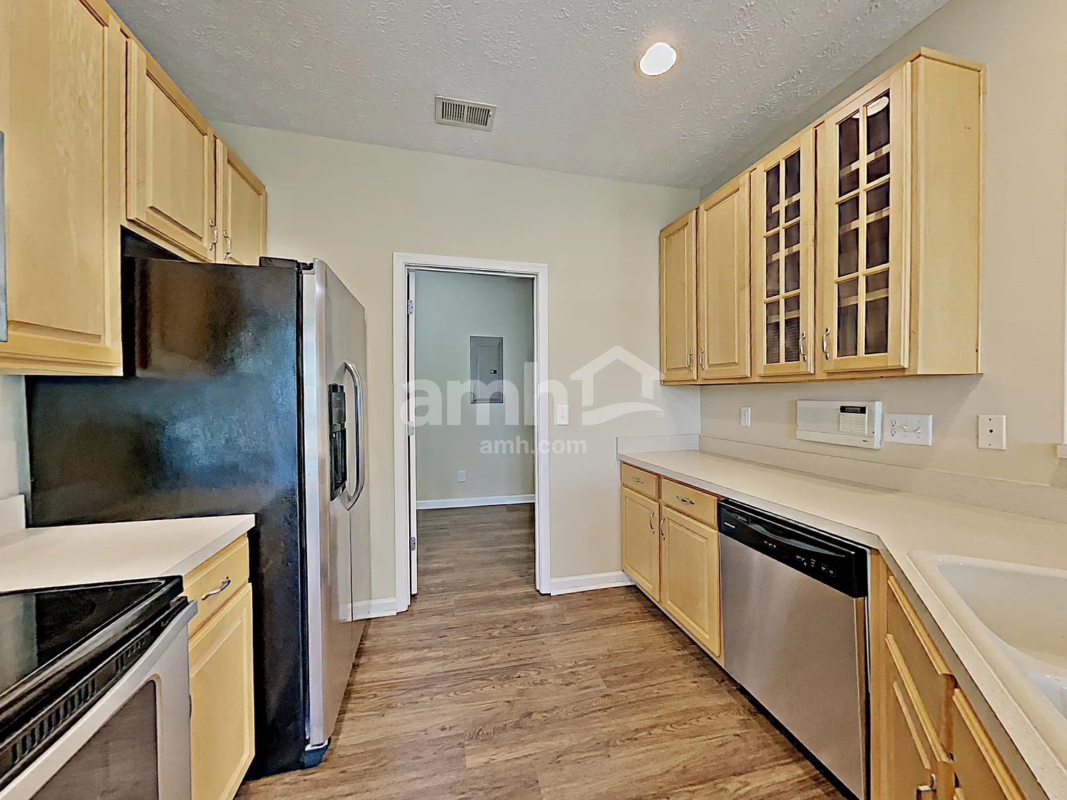 3 bed, 2.0 bath, 1525 sqft, $2,130 — Photo 3